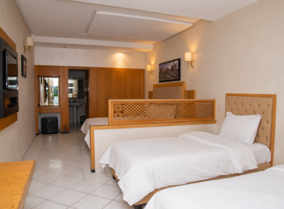 Chambre Triple (2 Adultes & 1 Enfant)